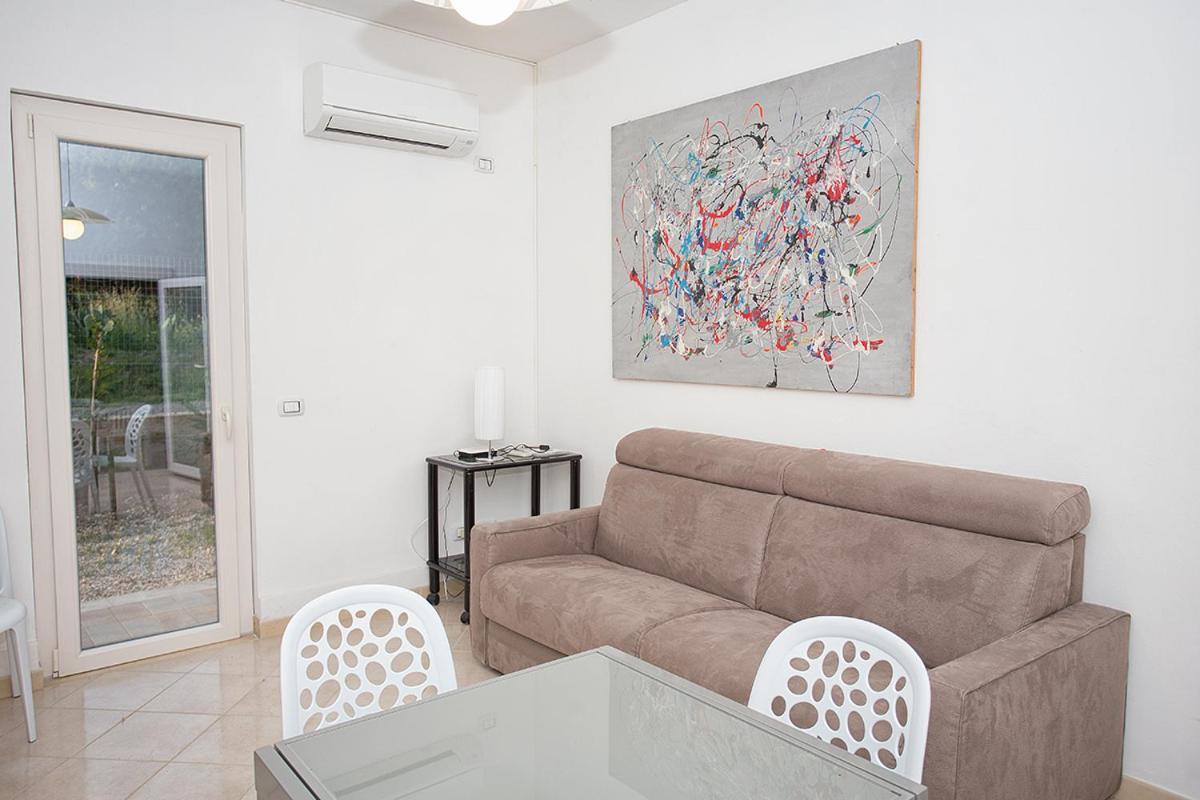 Family Room with Garden View
