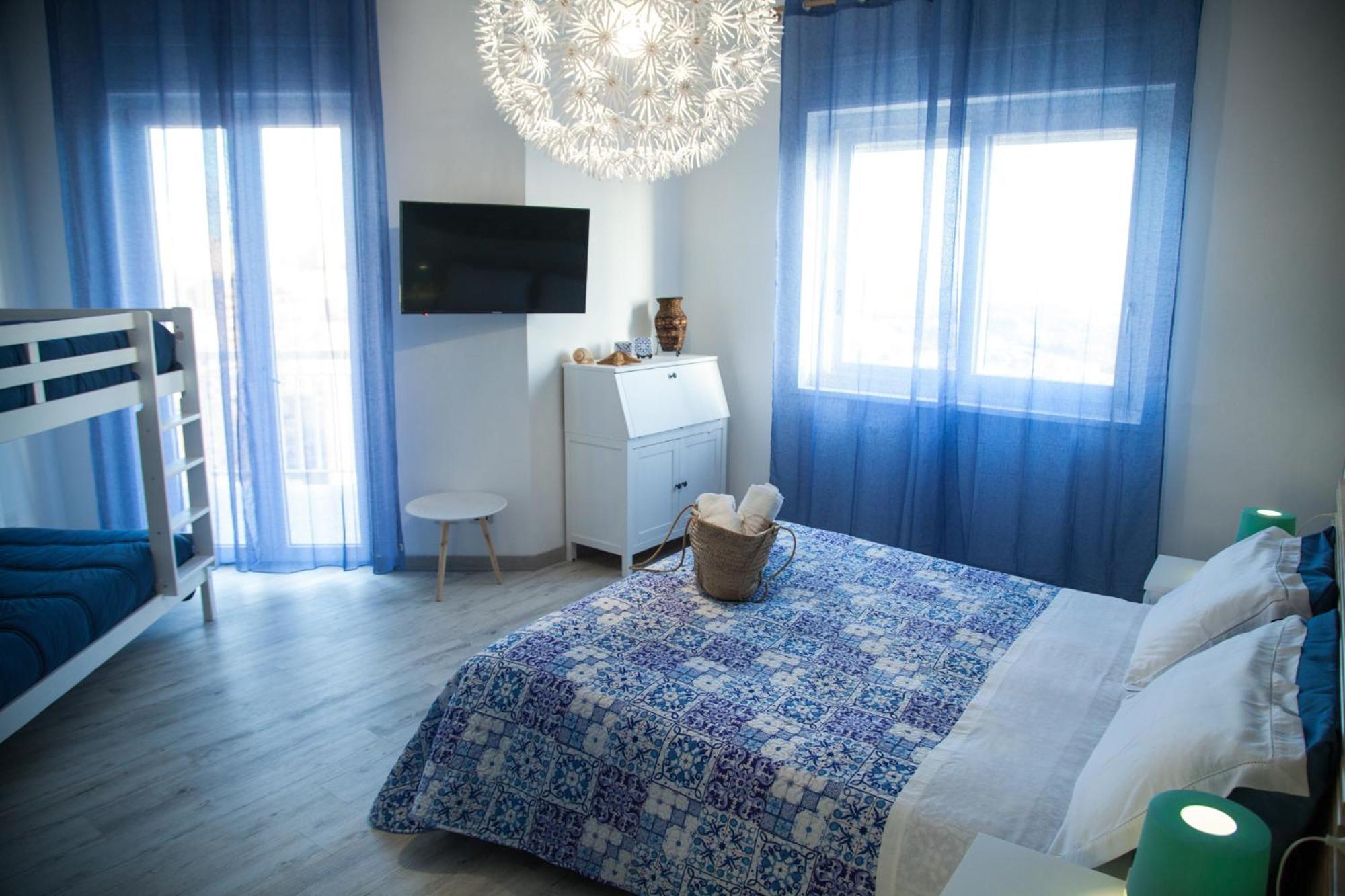 Standard Triple Room with Sea View