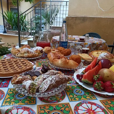 B&B Il Melograno Antico Con Terrazza E Giardino-2