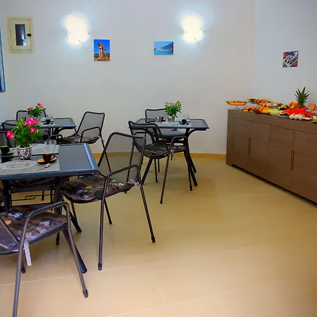 B&B Il Melograno Antico Con Terrazza E Giardino-3